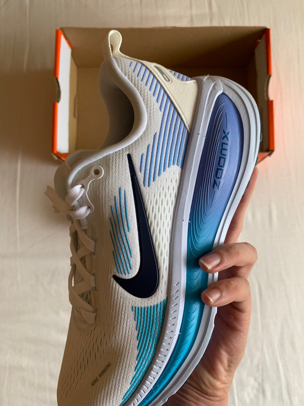 Nike Vomero 18 W "Blue Barely"