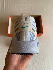 Nike Vomero 18 W "Blue Barely"
