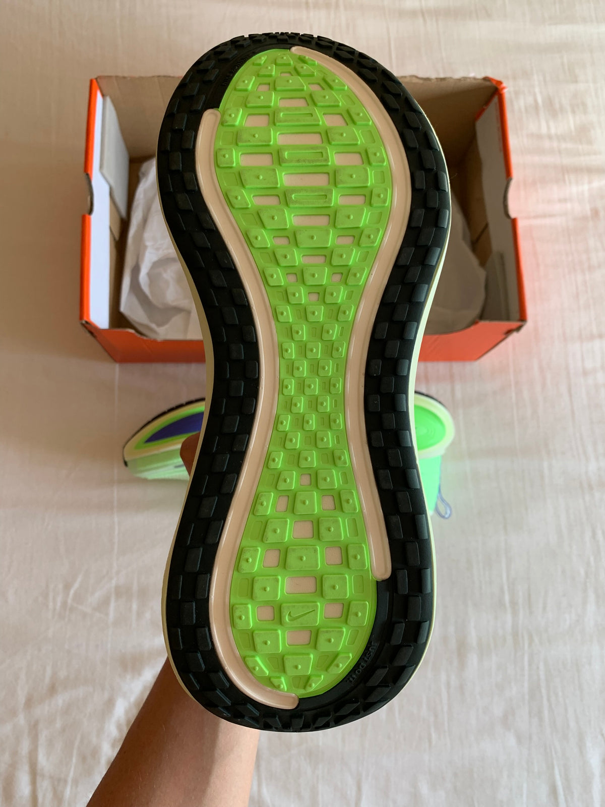 Nike Vomero Plus "Volt Tint Lime"