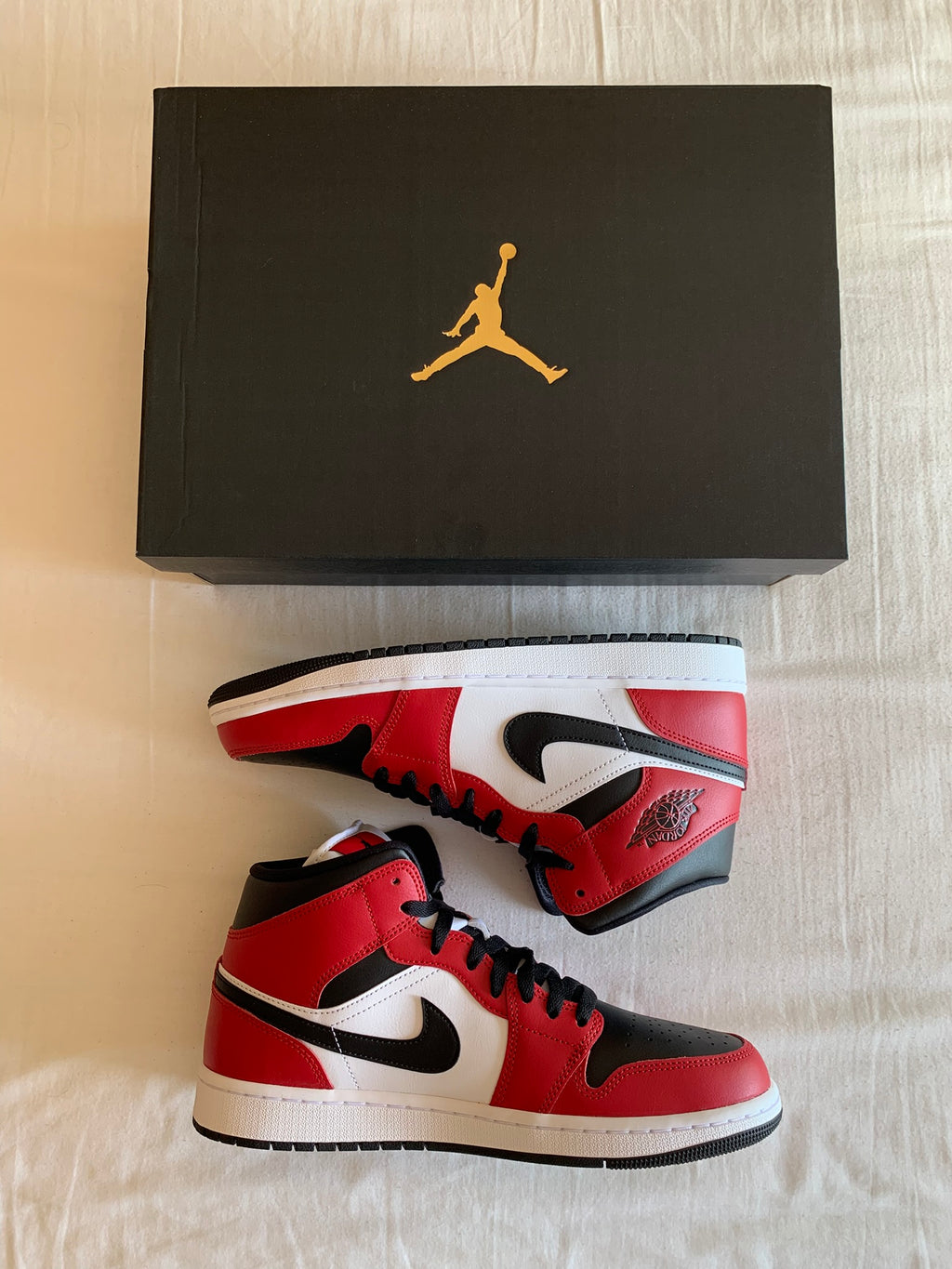 Jordan 1 Mid "Chicago Toe"