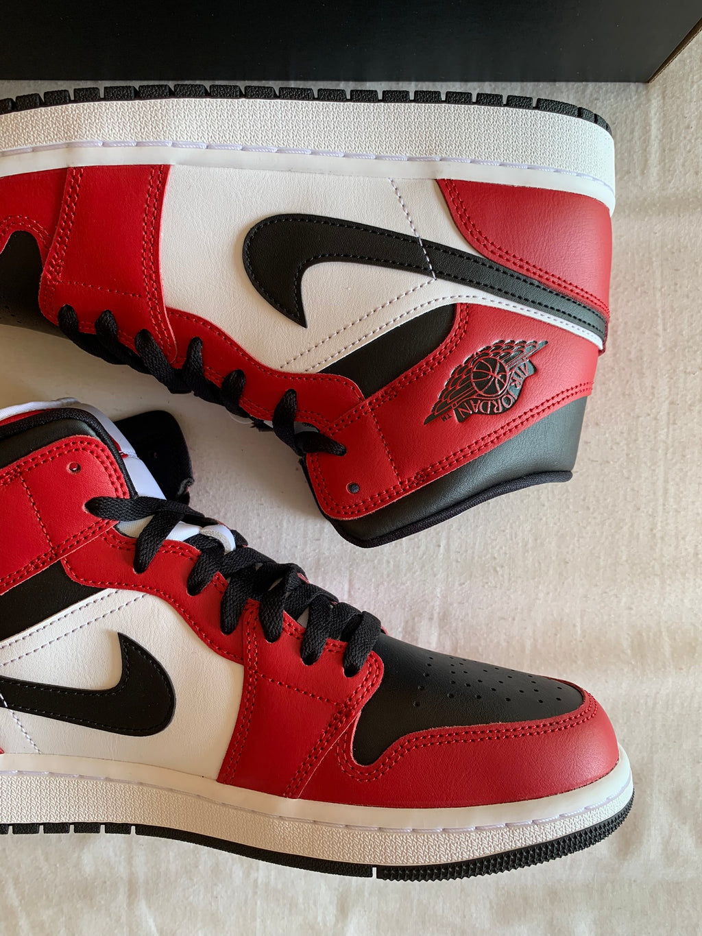 Jordan 1 Mid "Chicago Toe"
