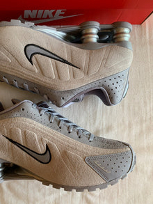 Nike Shox R4 W "Cement Grey Black"