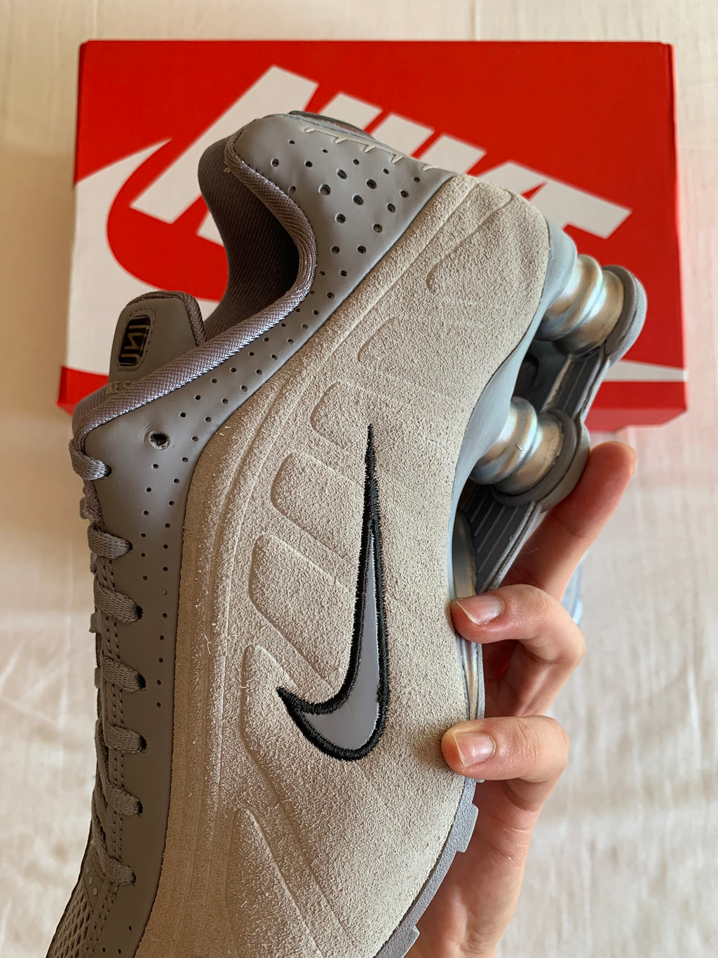 Nike Shox R4 W "Cement Grey Black"