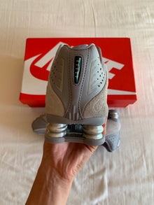Nike Shox R4 W "Cement Grey Black"
