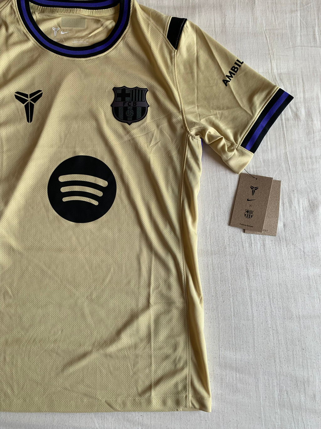 Camiseta FC Barcelona x Kobe Bryant "Dorado y Morado"