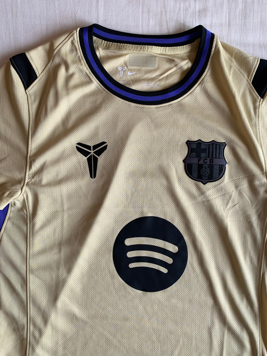 Camiseta FC Barcelona x Kobe Bryant "Dorado y Morado"