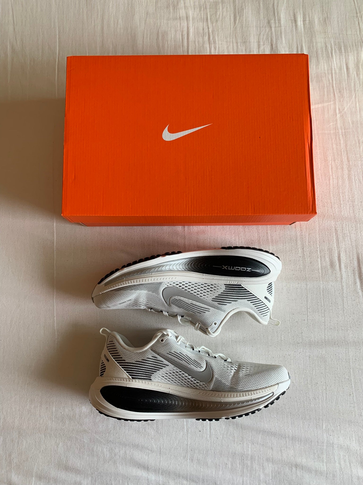 Nike Vomero 18 "Summit White Silver"