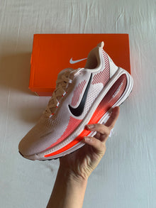 Nike Vomero 18 W "Pearl Pink Crimson"