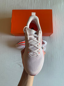 Nike Vomero 18 W "Pearl Pink Crimson"
