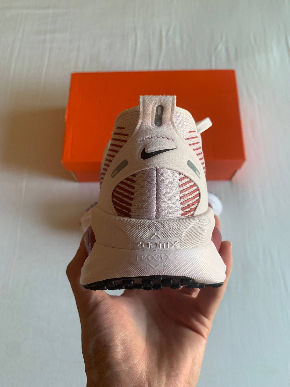 Nike Vomero 18 W "Pearl Pink Crimson"