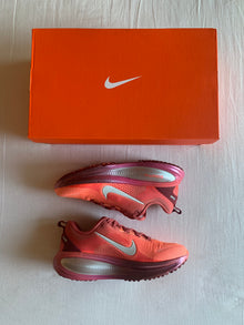 Nike Vomero 18 SE W "Light Redwood"