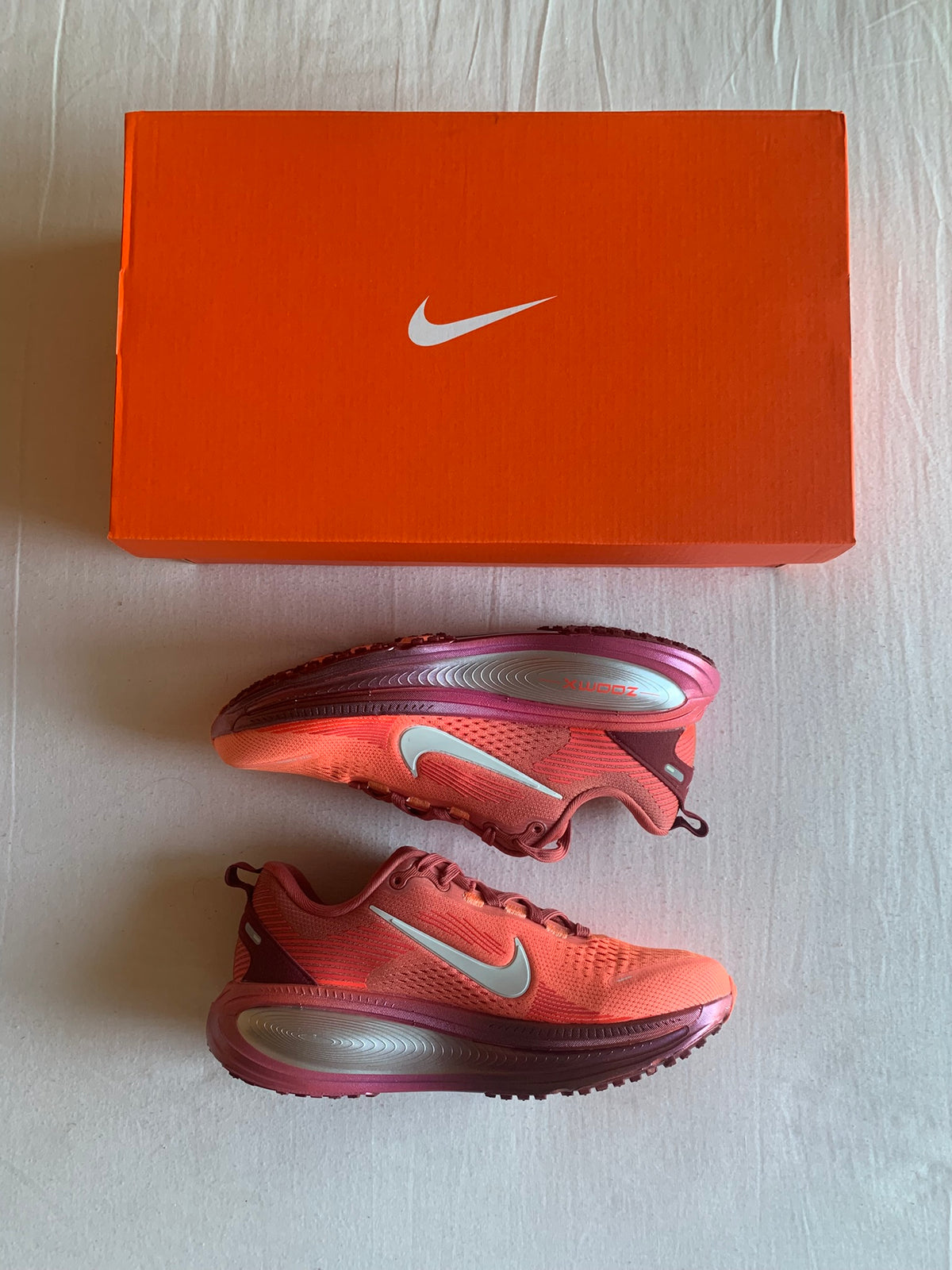 Nike Vomero 18 SE W "Light Redwood"