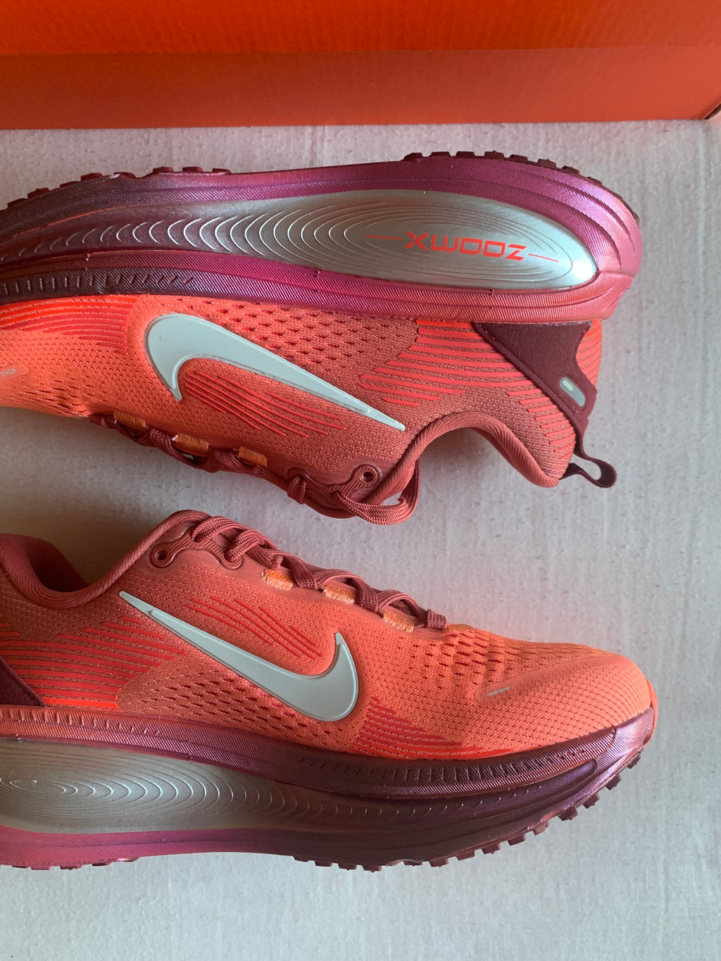 Nike Vomero 18 SE W "Light Redwood"