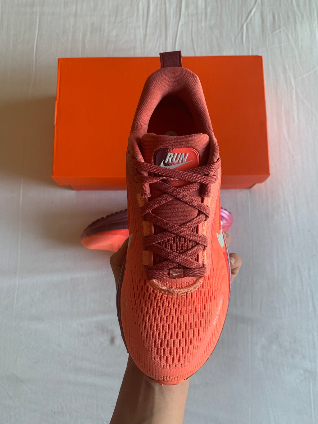 Nike Vomero 18 SE W "Light Redwood"