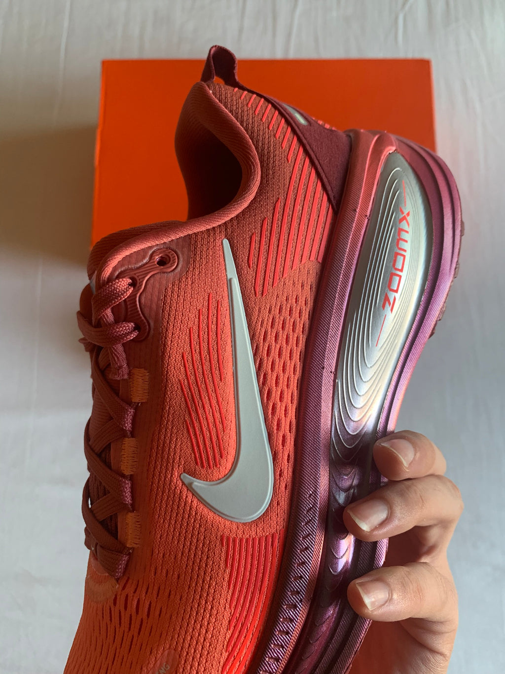Nike Vomero 18 SE W "Light Redwood"