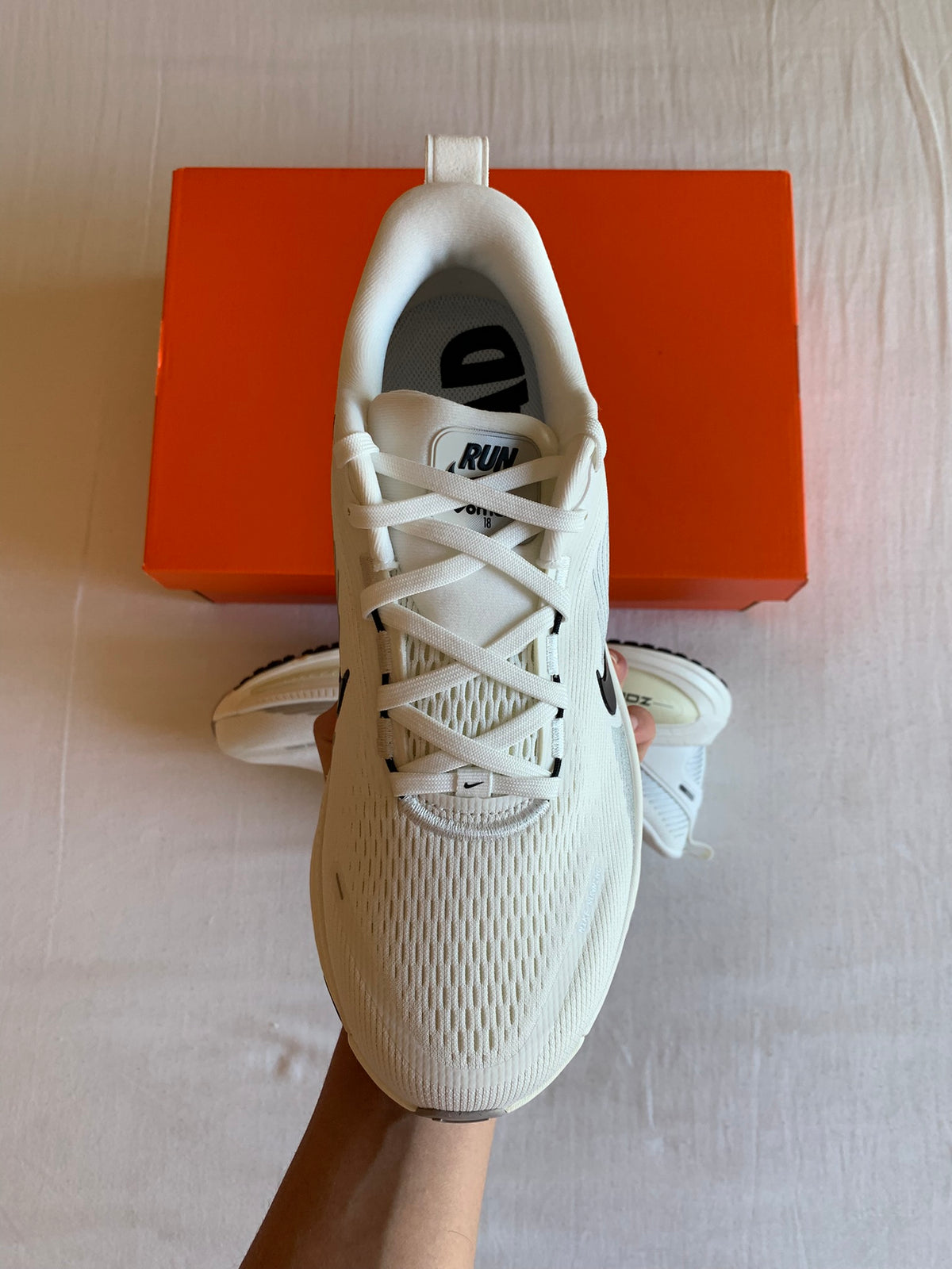 Nike Vomero 18 "Coconut Milk"