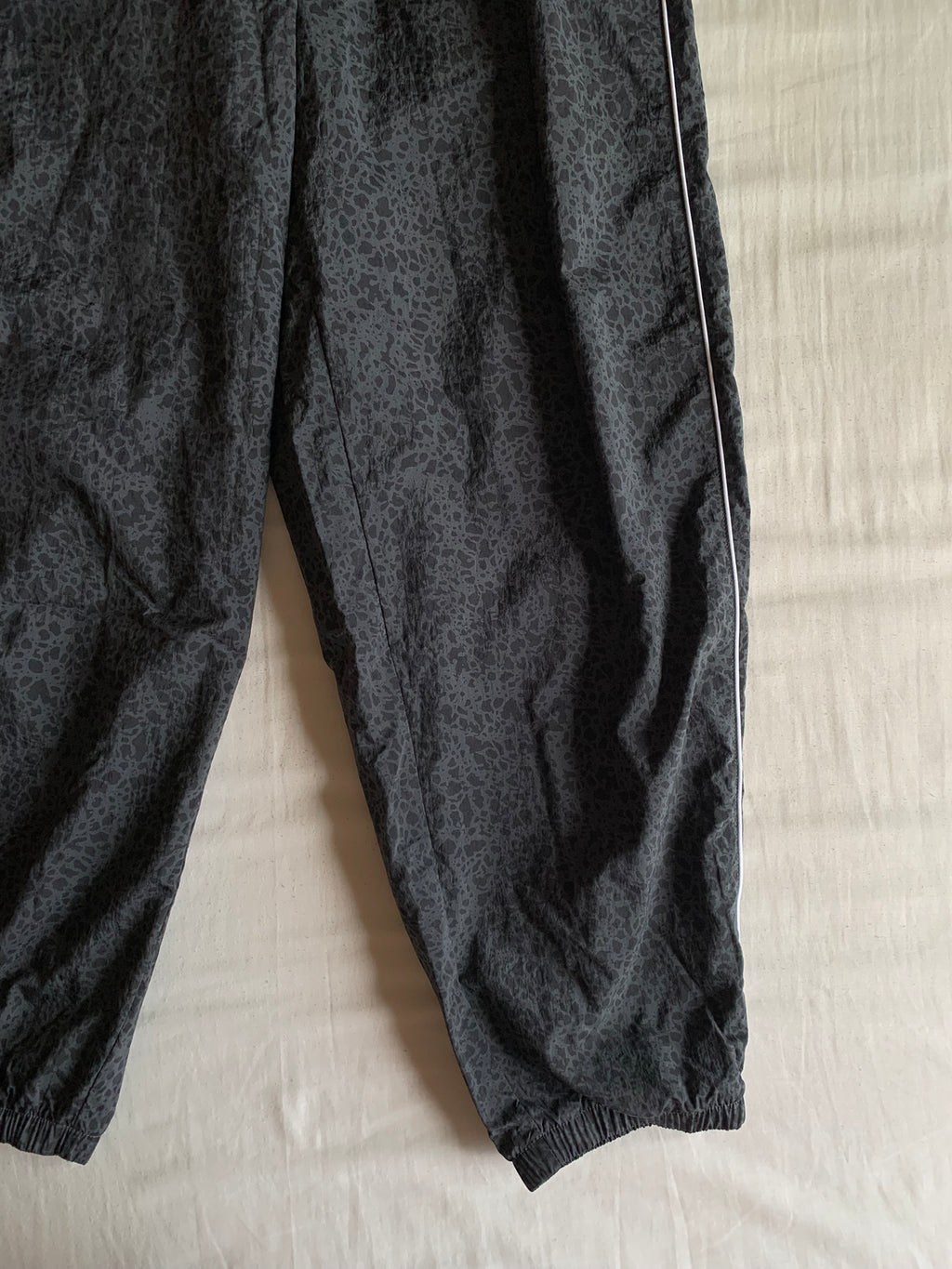 Pantalón Air Safari Print "Negro"