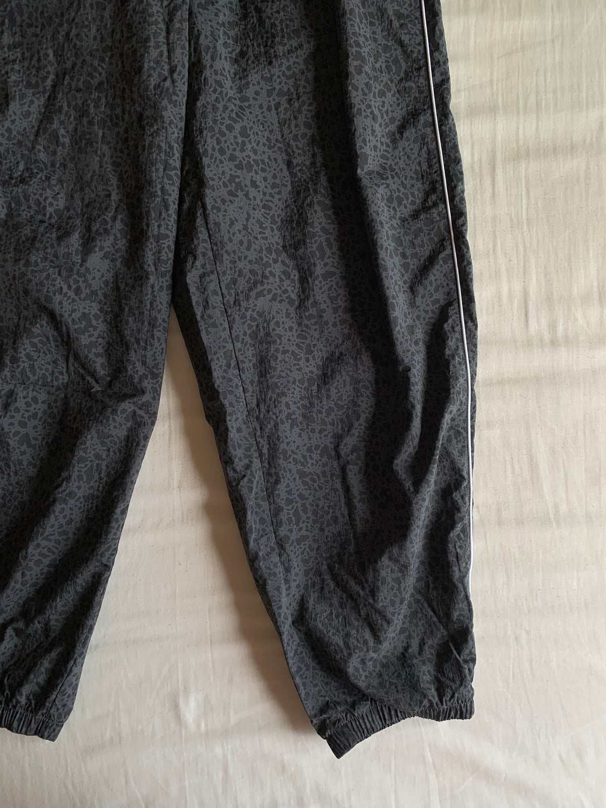 Pantalón Air Safari Print "Negro"