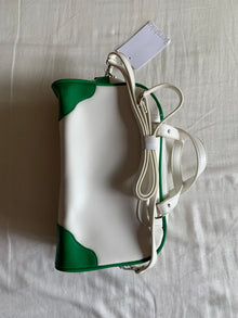 Bolso Bowling Bershka New York 1998 Blanco y Verde