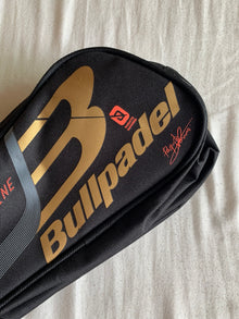Funda de Pala Bullpadel Negra y Dorada