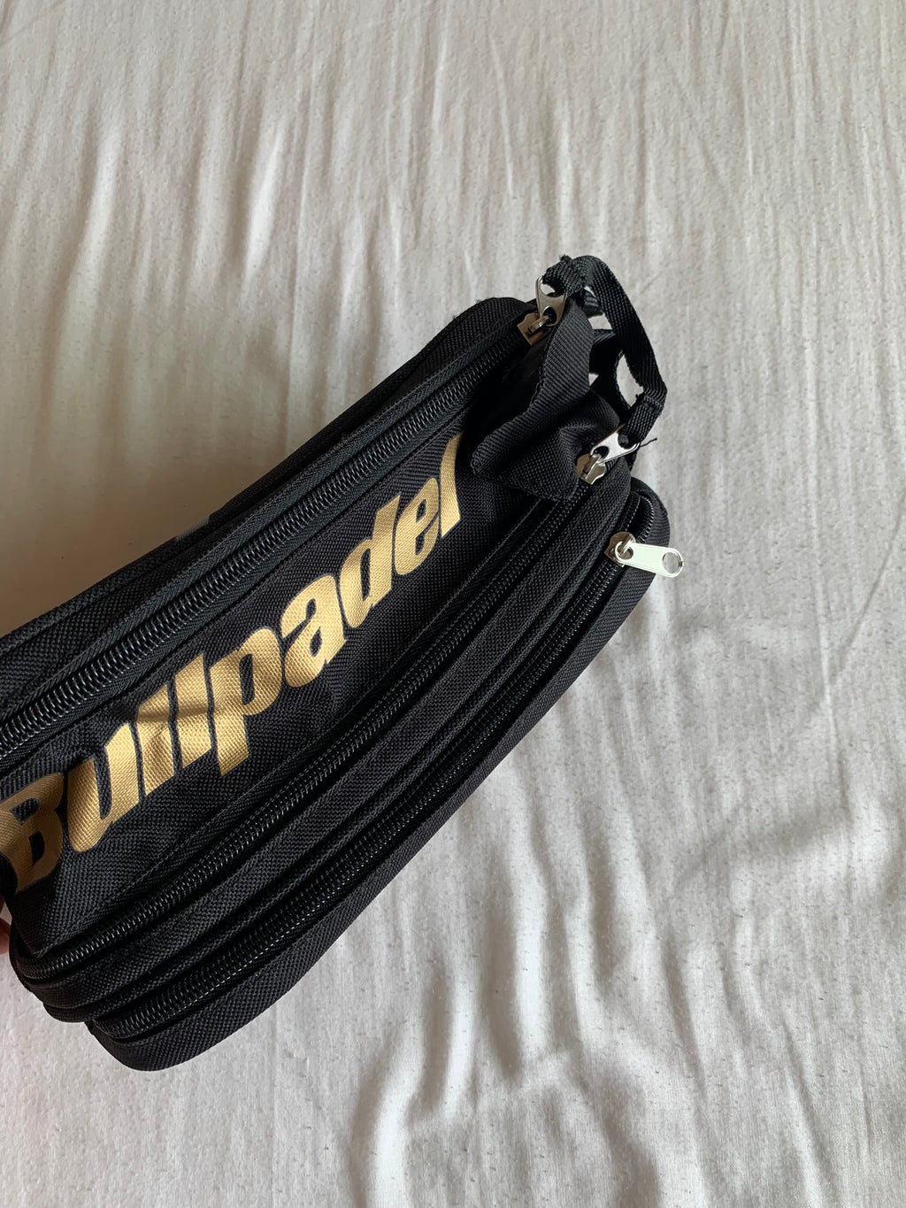 Funda de Pala Bullpadel Negra y Dorada