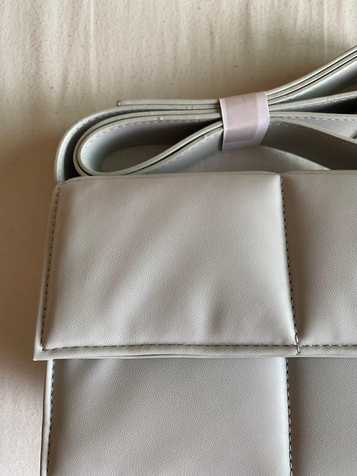 Bolso Bandolera Acolchado Zara Gris