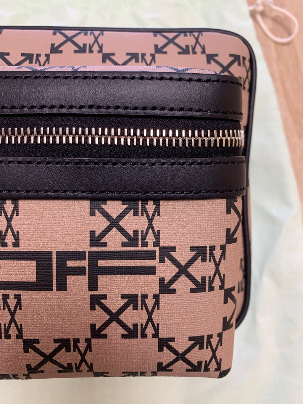 Bandolera Off-White Arrows Monograma Camel