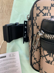 Bandolera Off-White Arrows Monograma Camel