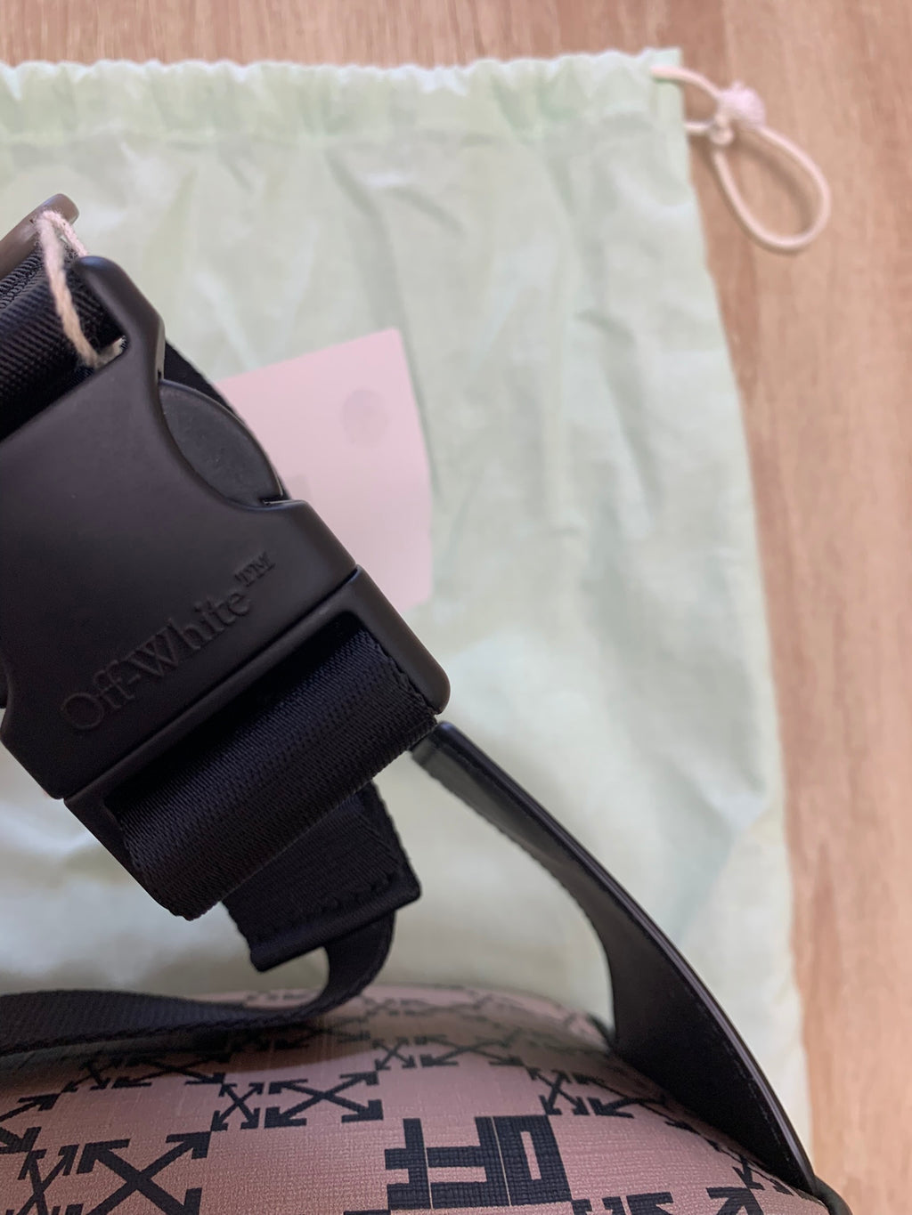Bandolera Off-White Arrows Monograma Camel