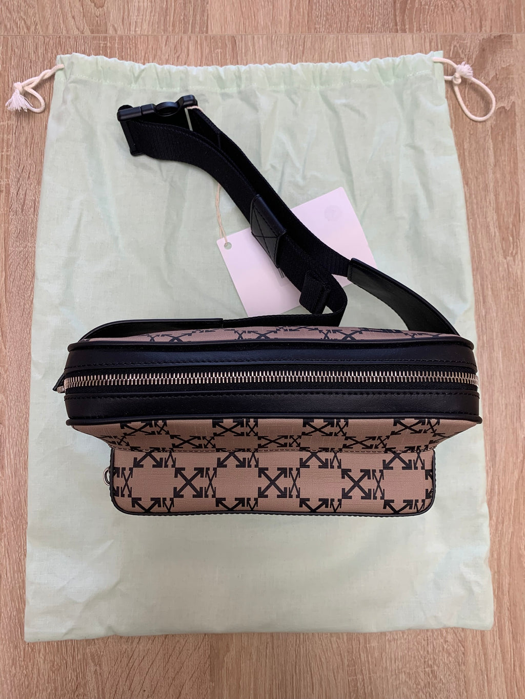 Bandolera Off-White Arrows Monograma Camel
