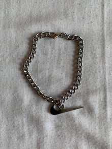 Cadena Nike Swoosh Plateada