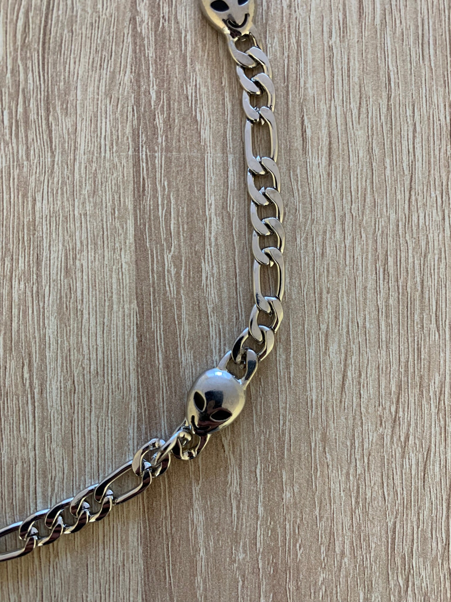 Collar Bershka Plateado con Calaveras