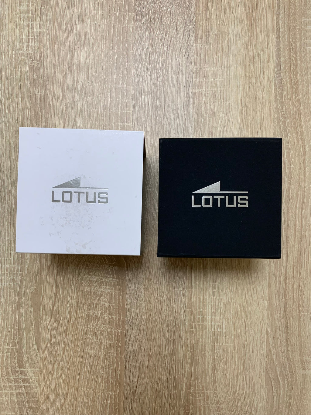 Reloj Lotus Dorado con Caja y Documentación