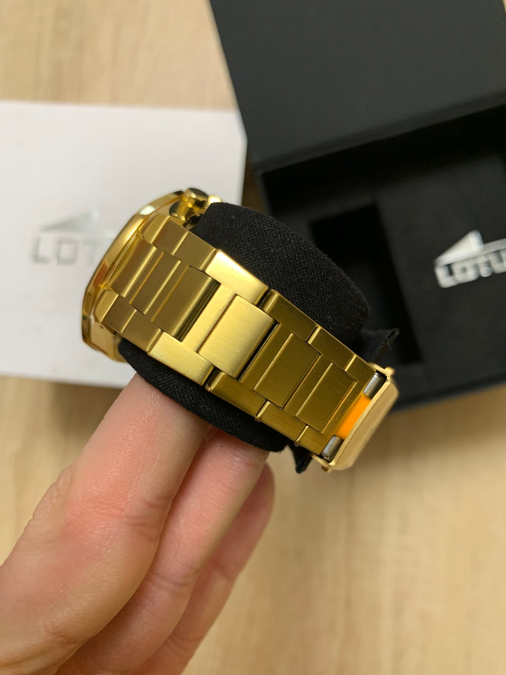 Reloj Lotus Dorado con Caja y Documentación
