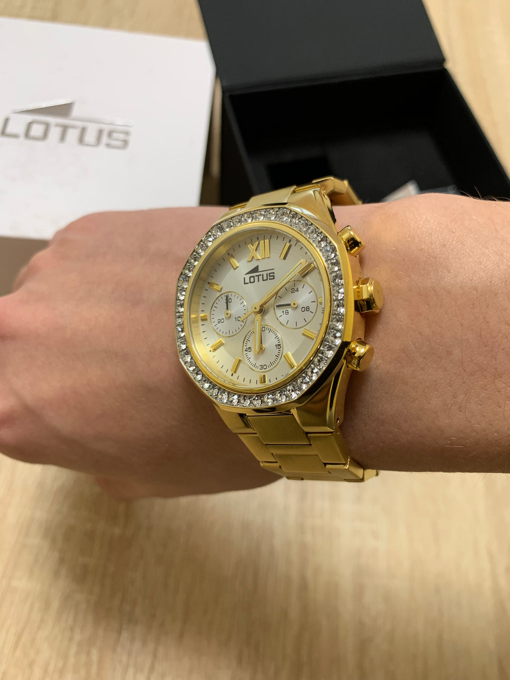 Reloj Lotus Dorado con Caja y Documentación