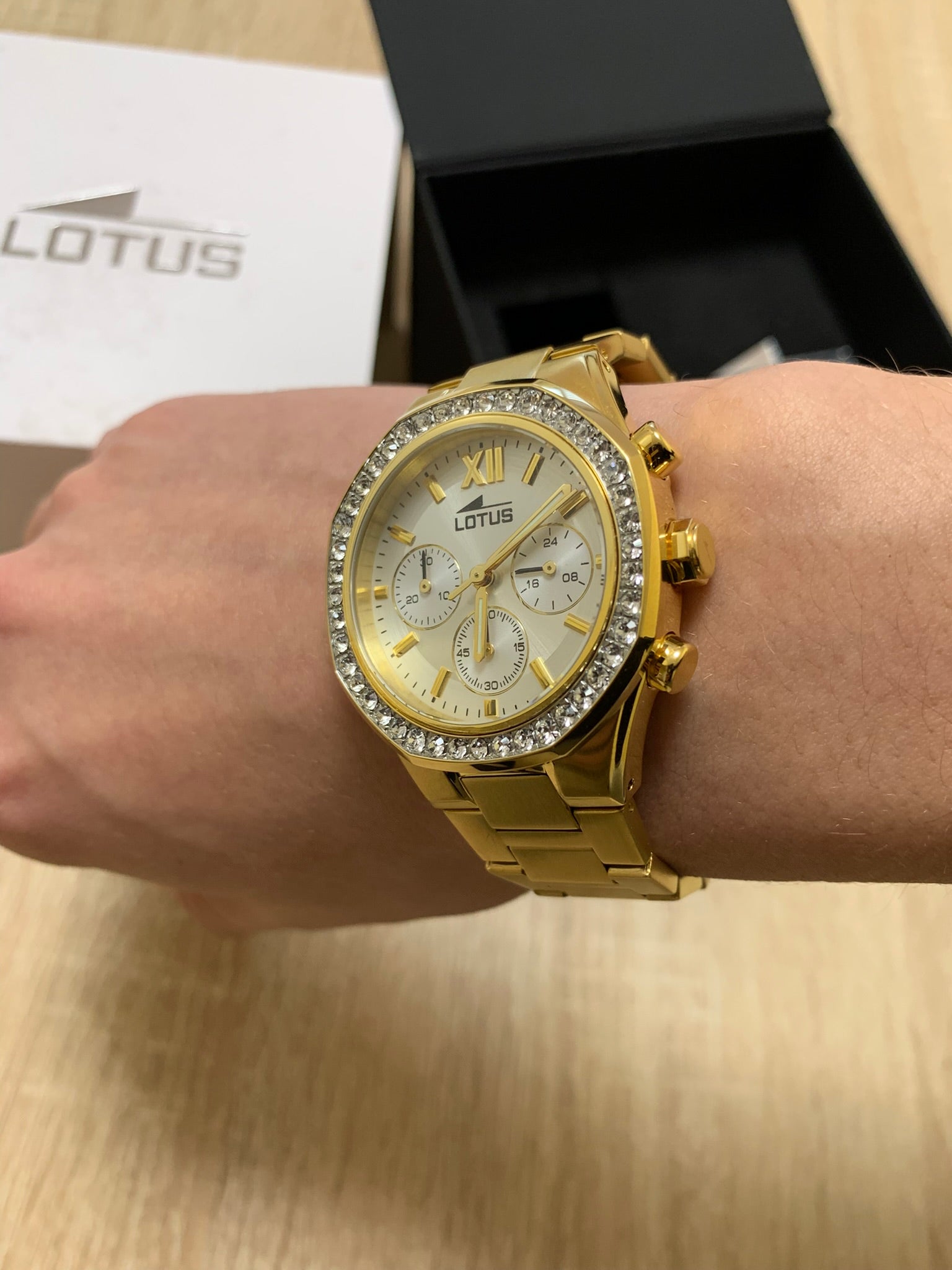 Reloj Lotus Dorado con Caja y Documentación