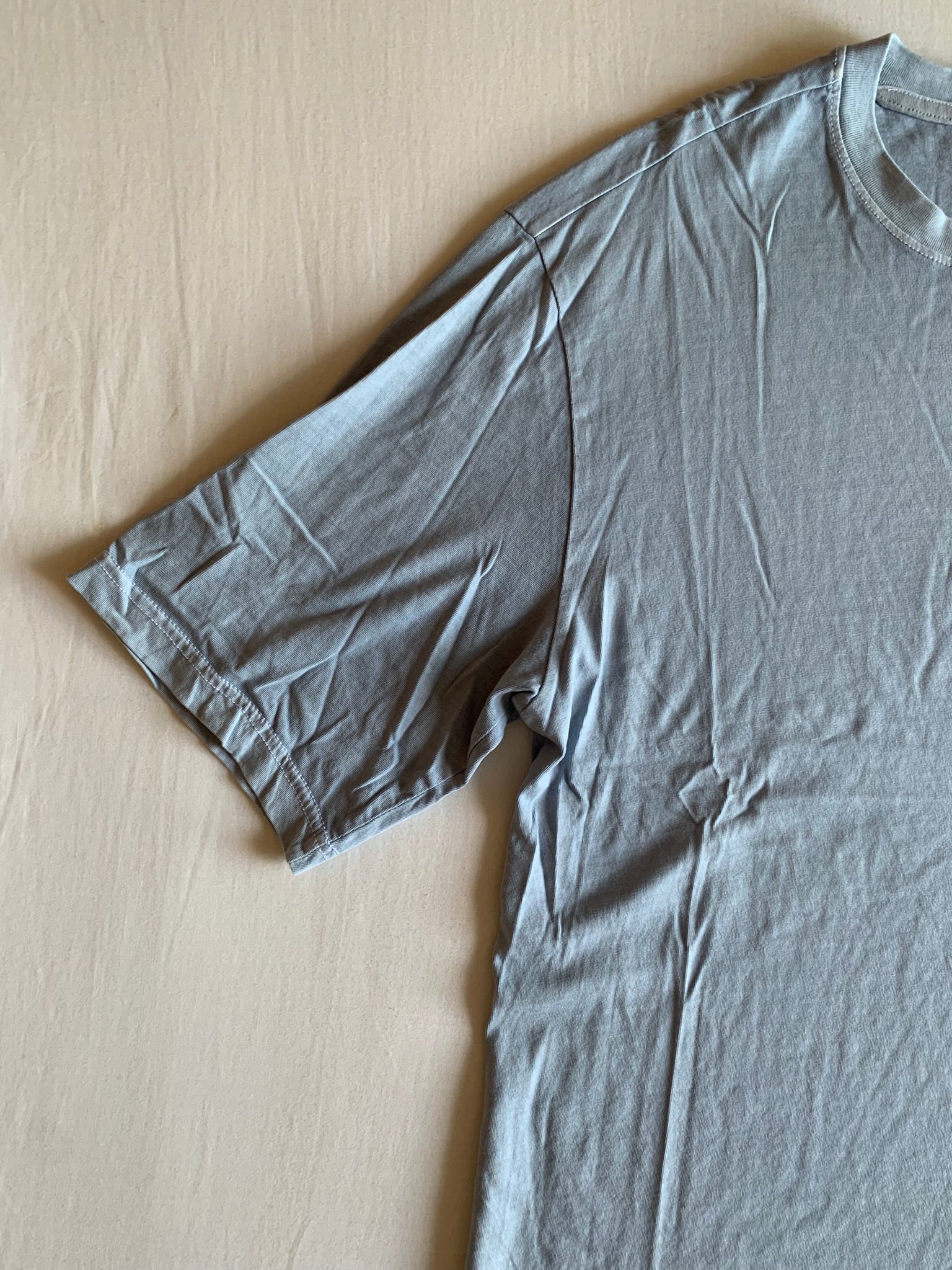 Camiseta Weekday Gris Azulado