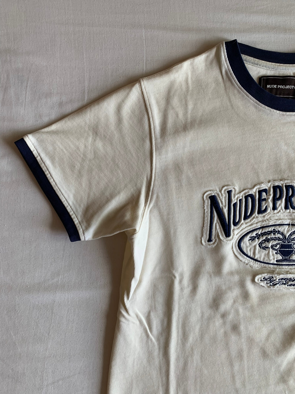 Camiseta Ringer Nude Project Crudo y Marino