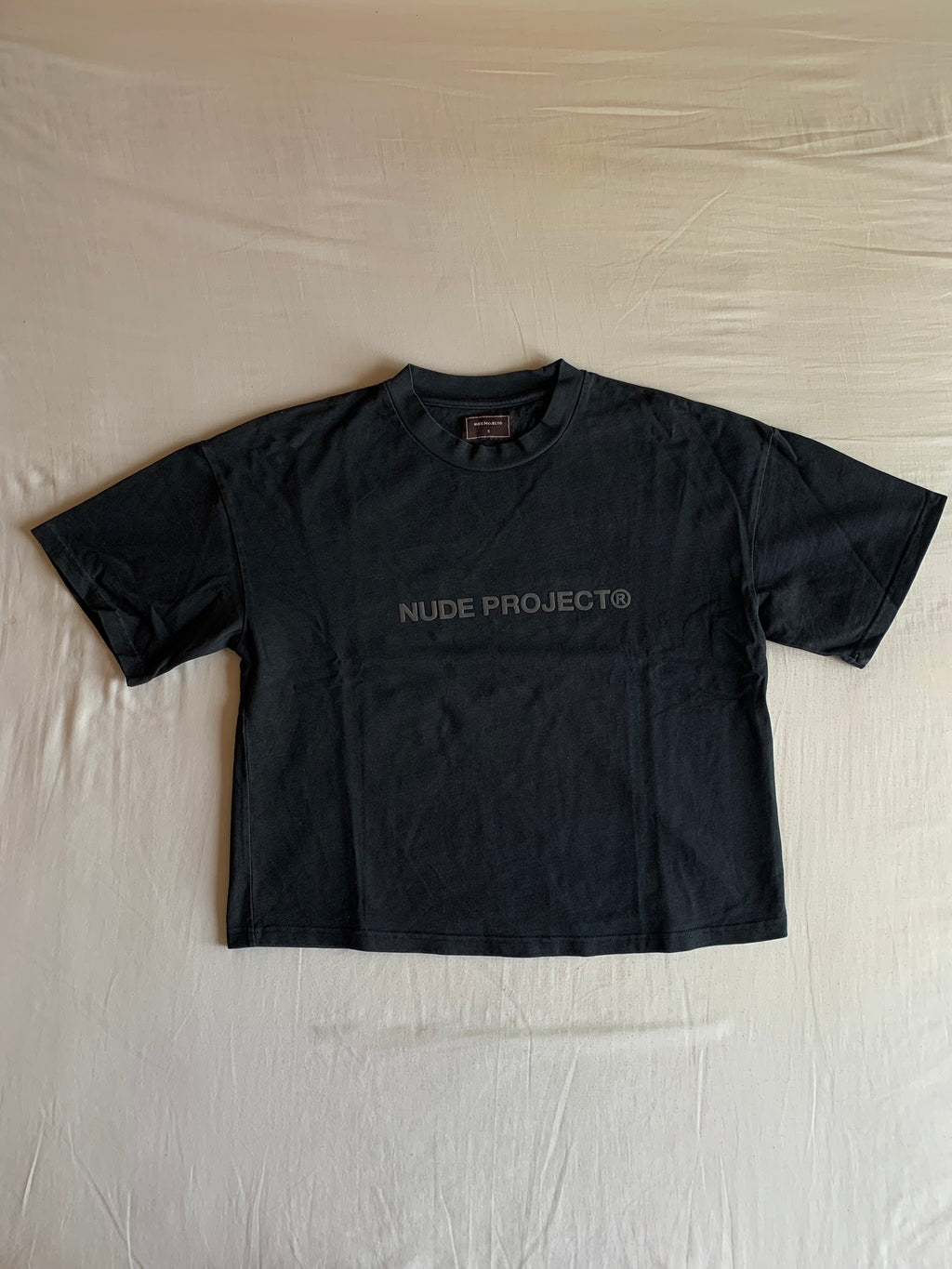 Camiseta Nude Project Negra Boxy