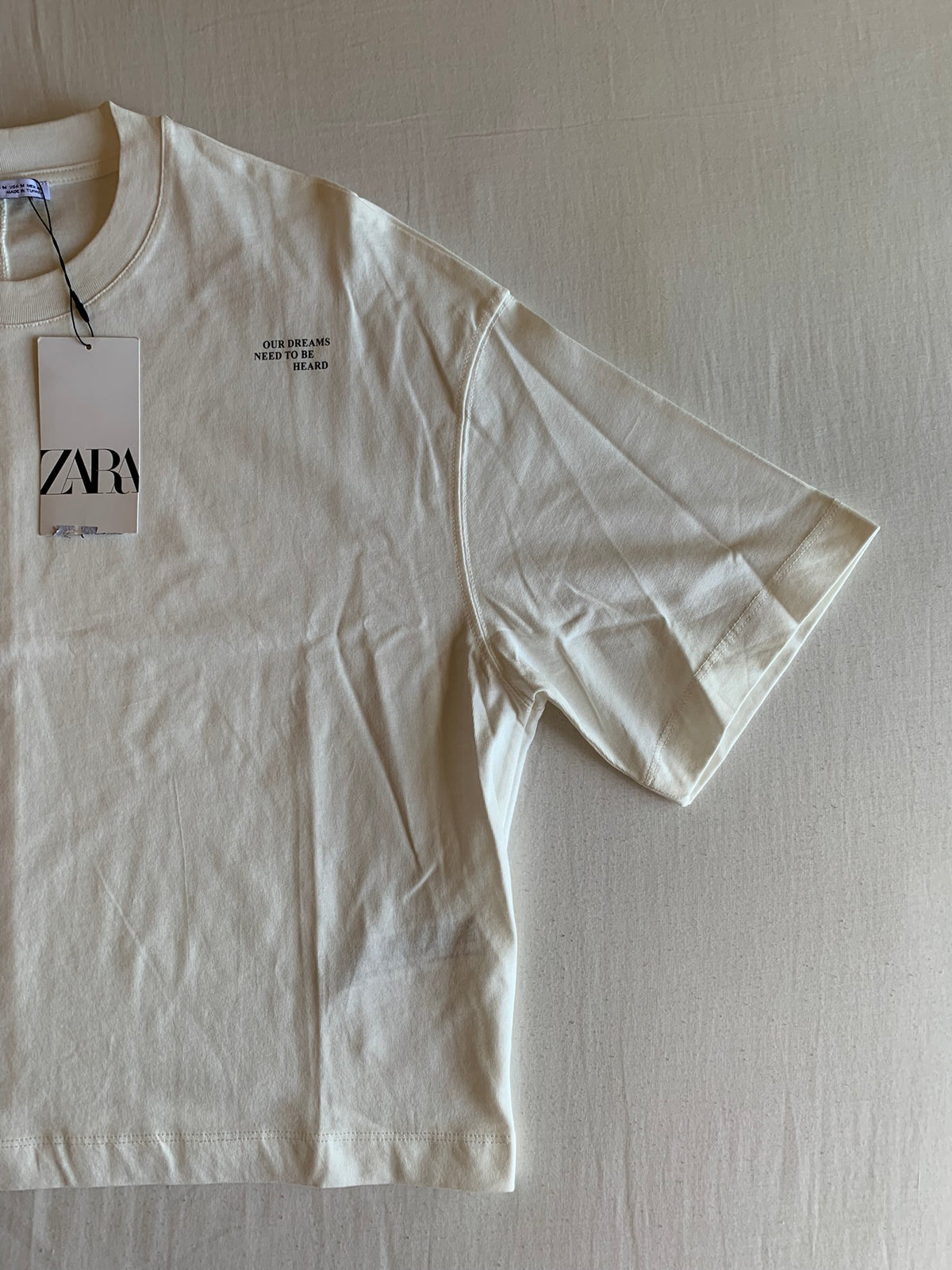 Camiseta Zara Our Dreams Need To Be Heard