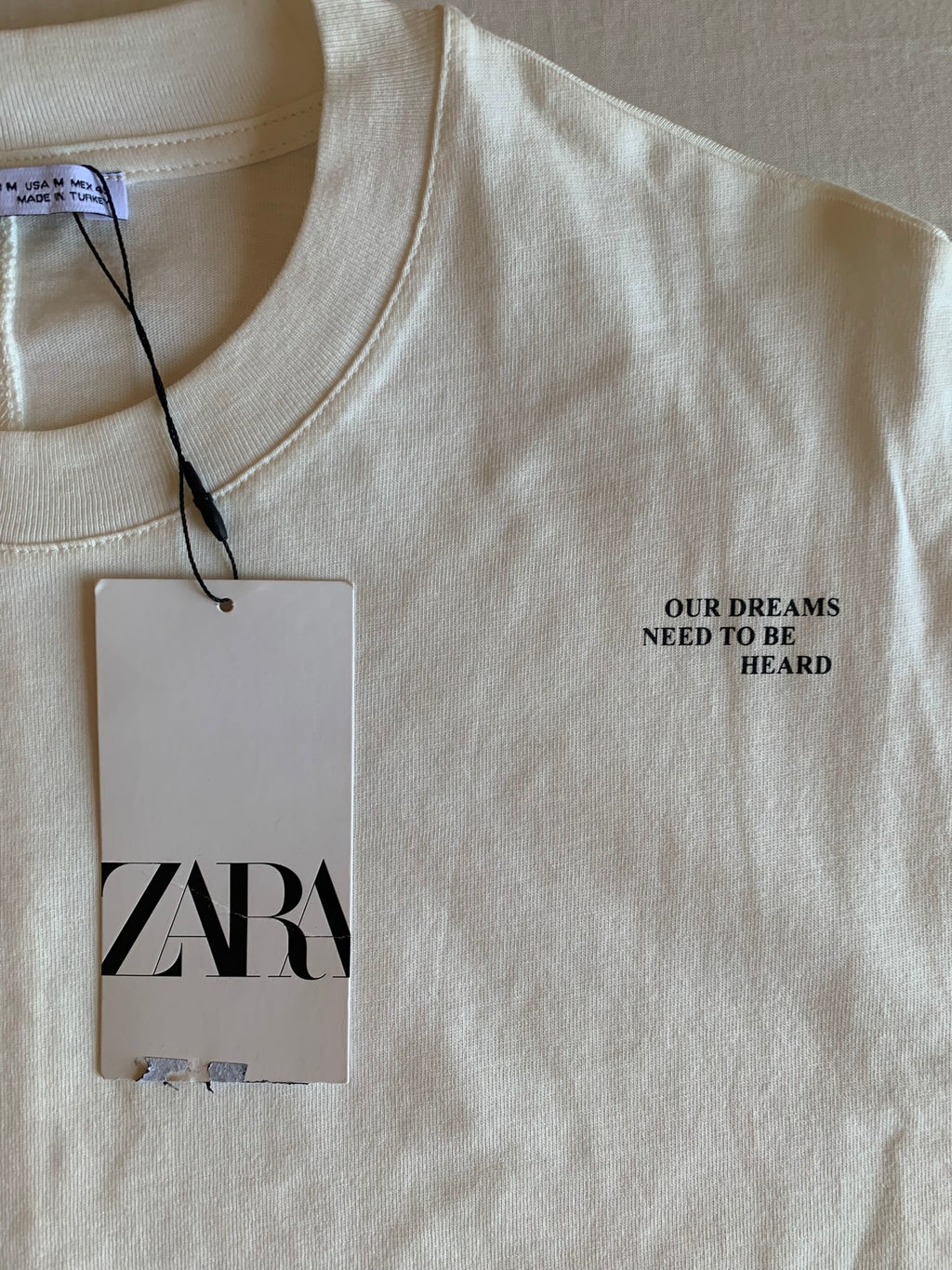 Camiseta Zara Our Dreams Need To Be Heard