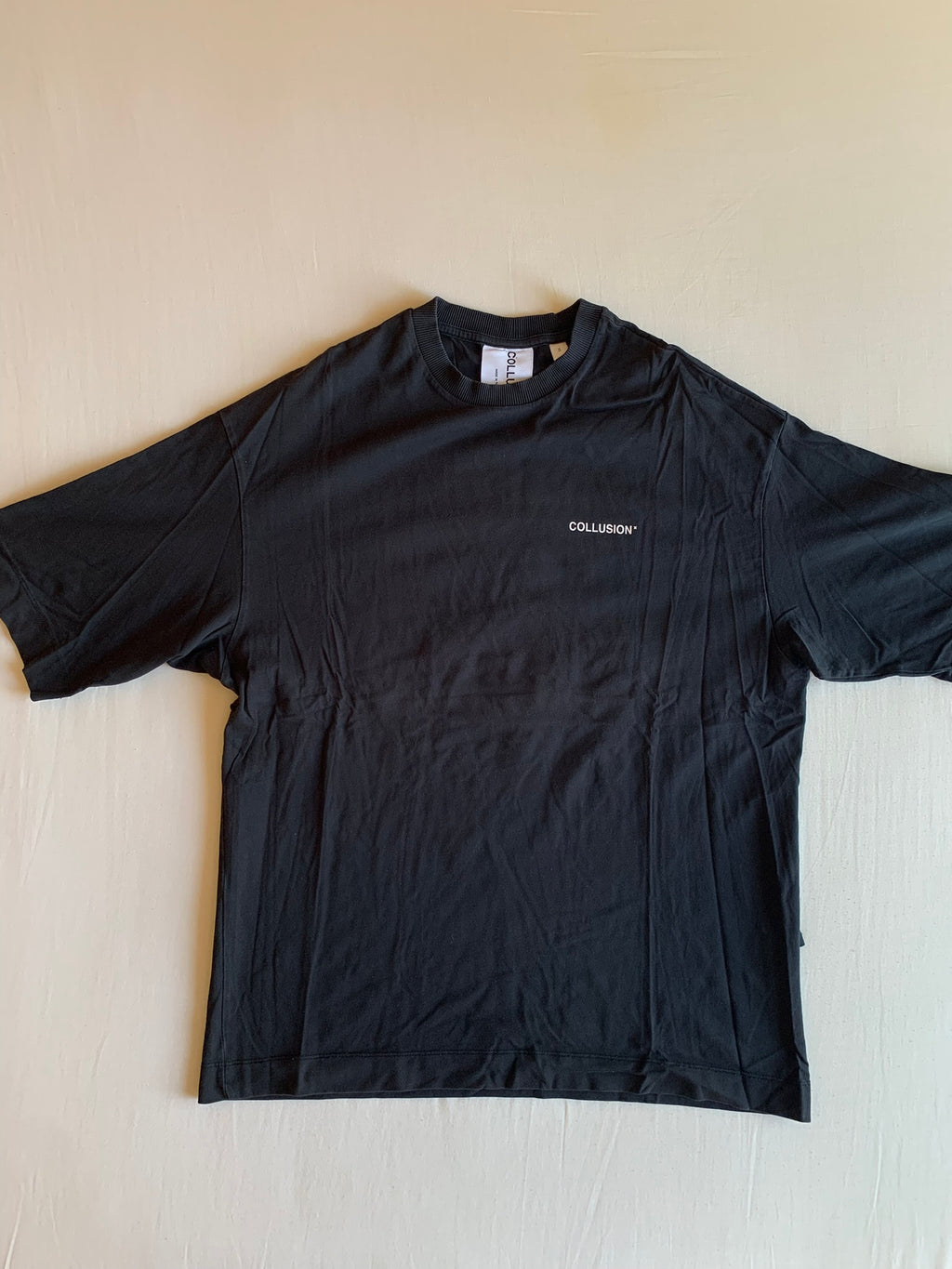 Camiseta Collusion Oversize Negra Tropical Addict