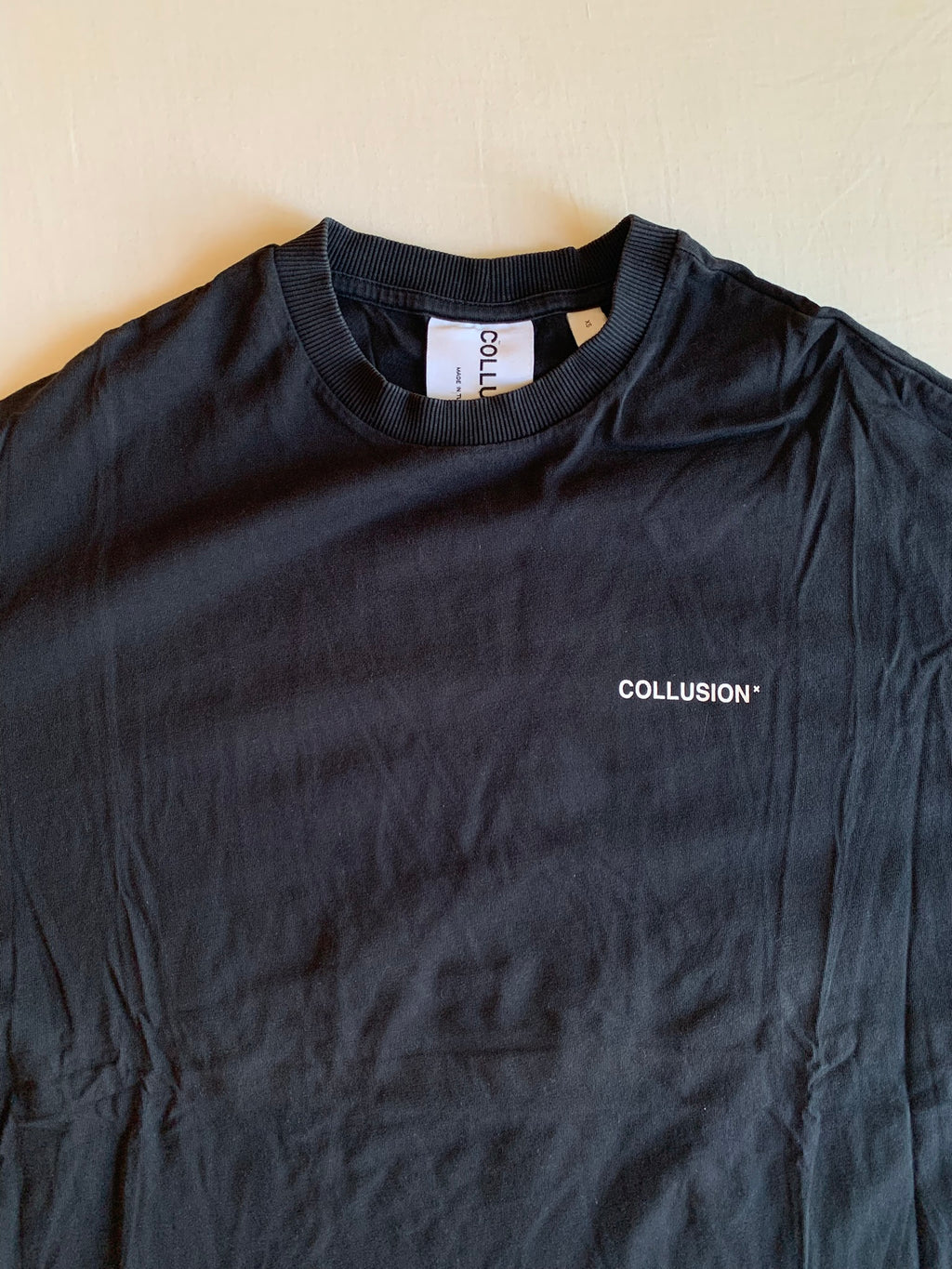 Camiseta Collusion Oversize Negra Tropical Addict