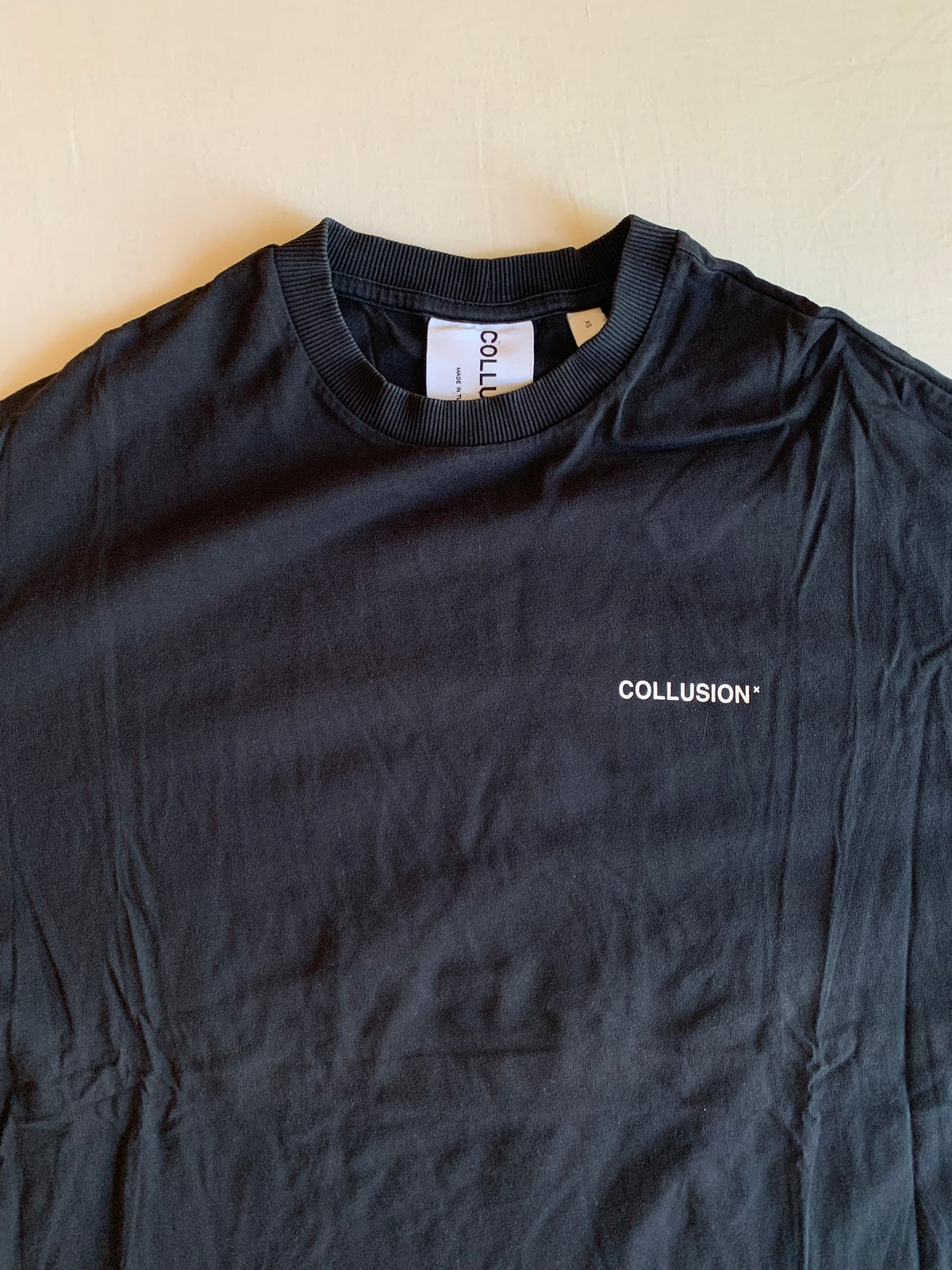 Camiseta Collusion Oversize Negra Tropical Addict