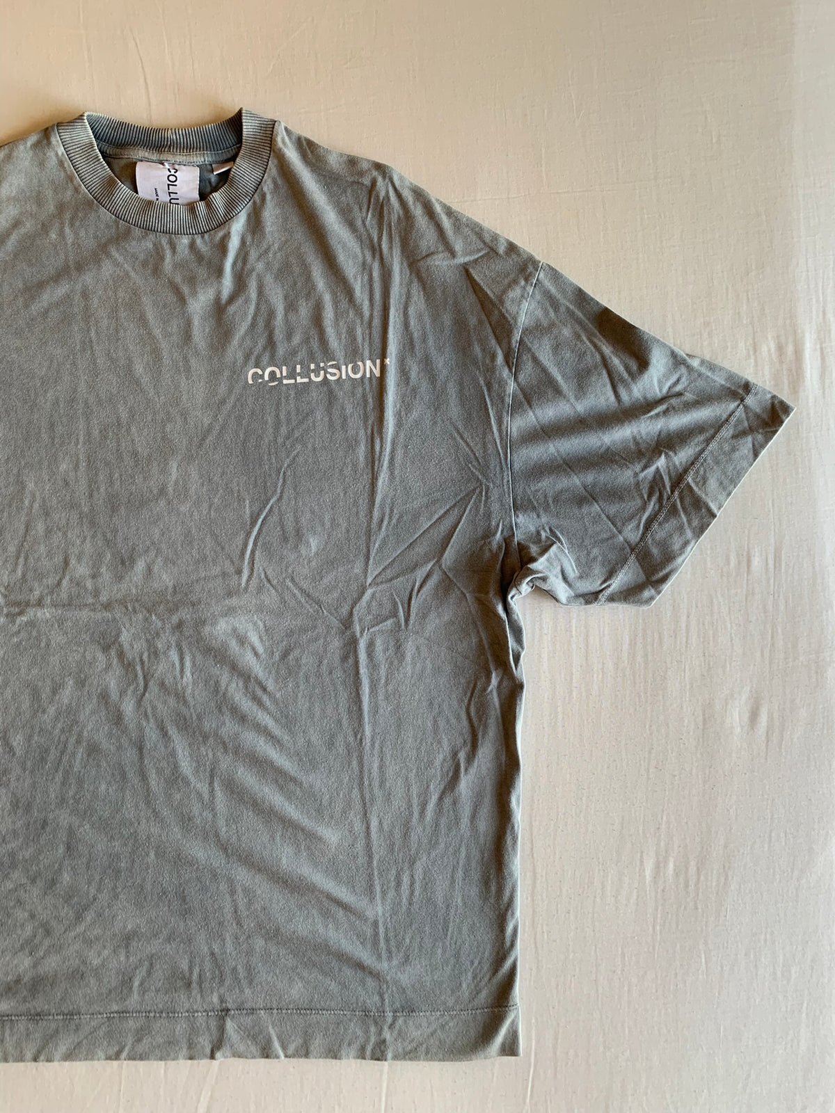 Camiseta Crop Collusion Gris