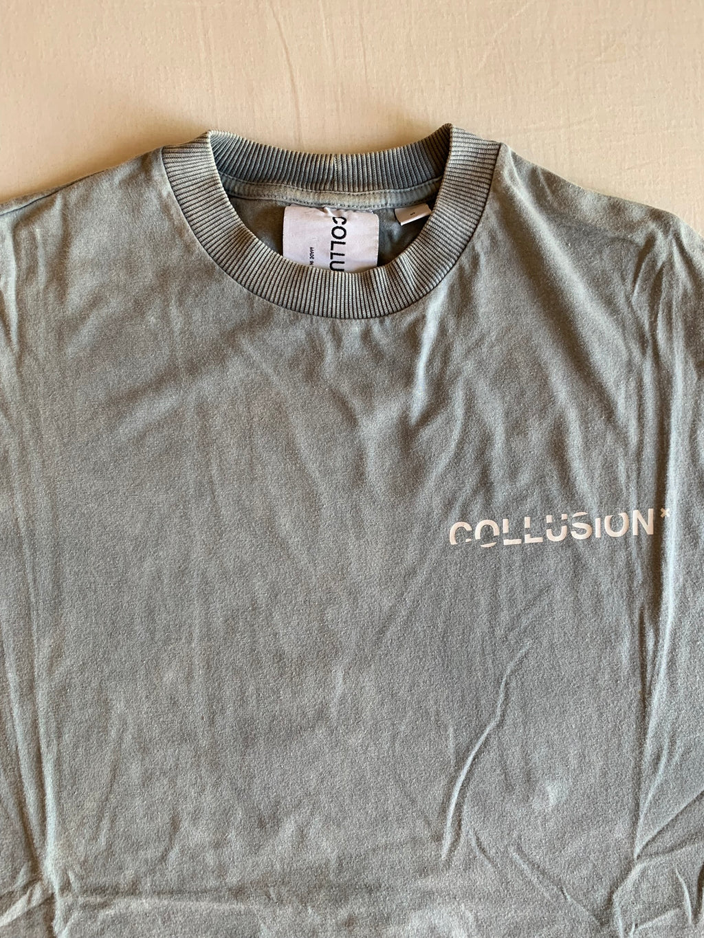 Camiseta Crop Collusion Gris