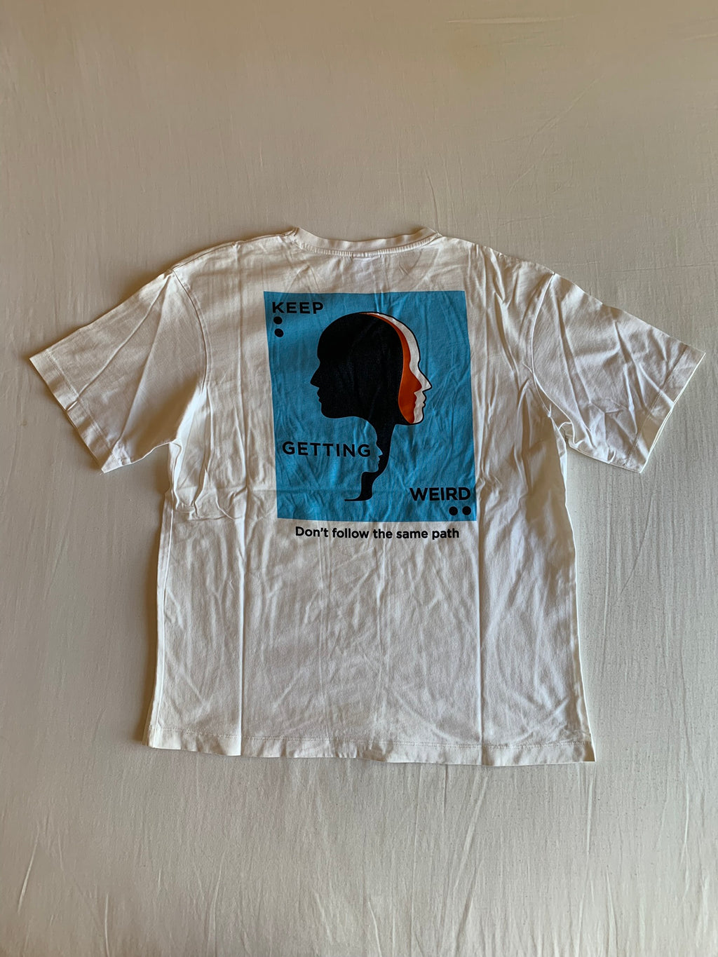 Camiseta Zara Keep Getting Weird