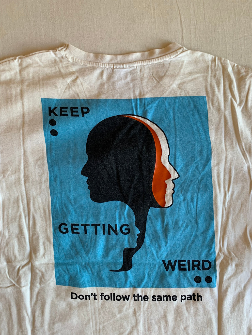 Camiseta Zara Keep Getting Weird