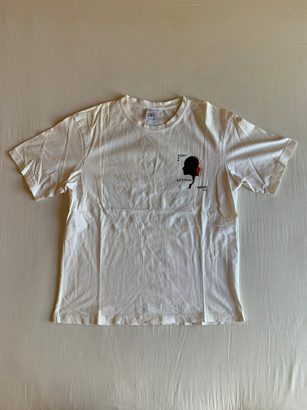 Camiseta Zara Keep Getting Weird