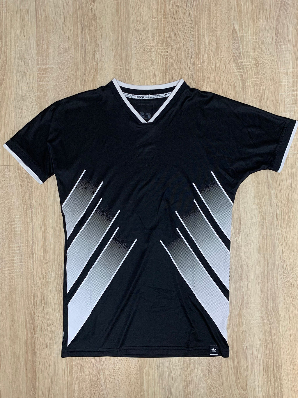 Camiseta Fútbol Adidas Negra Cuello Pico